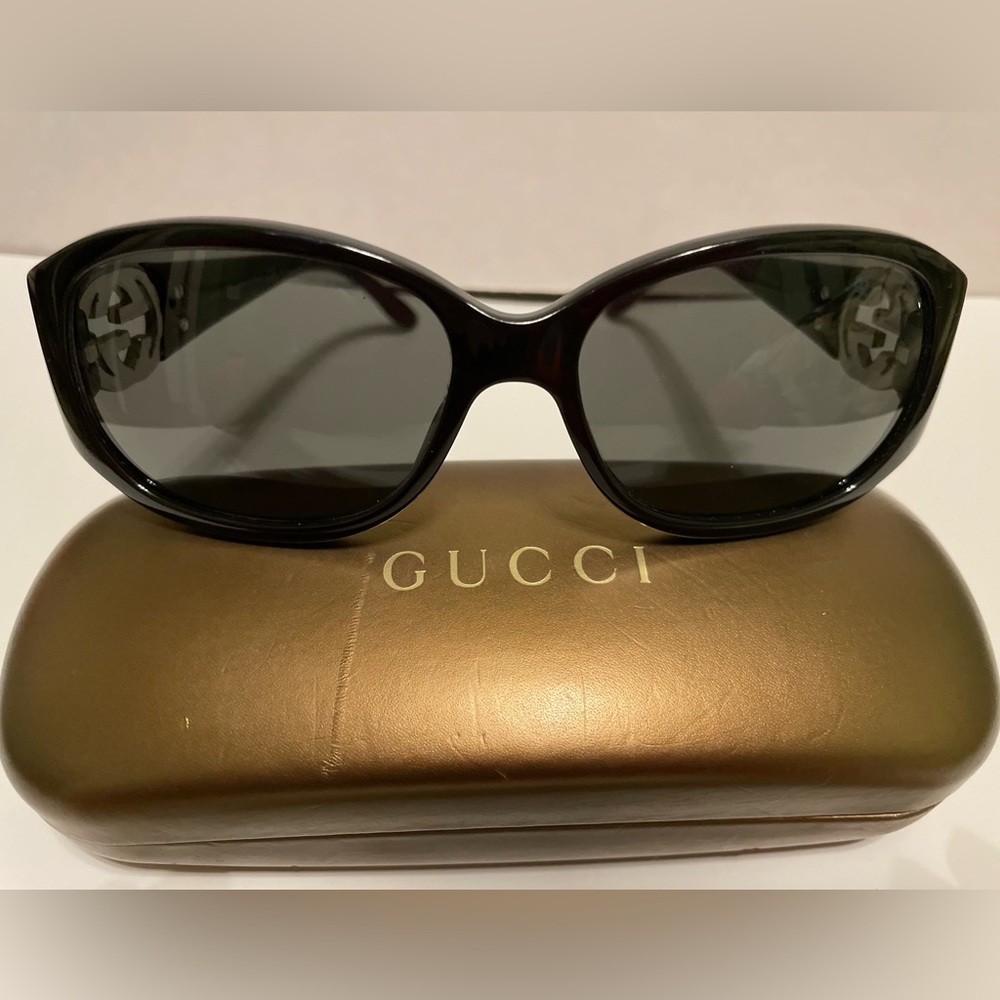 Women’s GUCCI GG3140/S D28R6 Black GG Interlock Oversized Sunglasses.